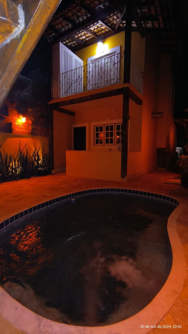 Aconchegante casa com piscina