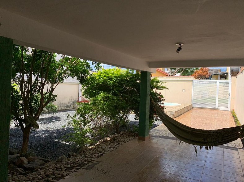 Casa com piscina em São Sebastião próxima a praia e espaços