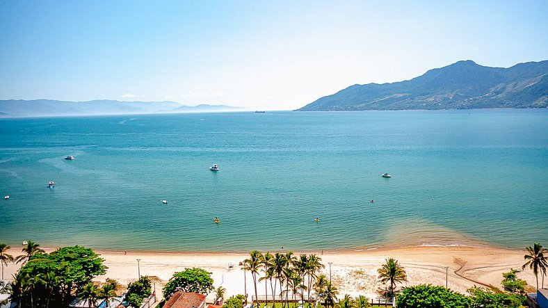 Casa com piscina em São Sebastião próxima a praia e espaços