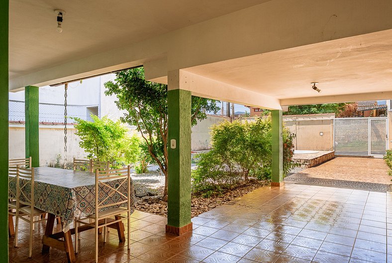 Casa com piscina em São Sebastião próxima a praia e espaços