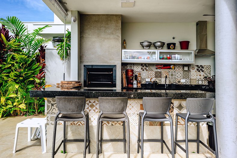 Casa com vista para o mar e piscina em São Sebastião