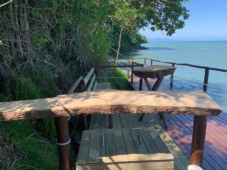 Casa com vista para o mar e piscina em São Sebastião