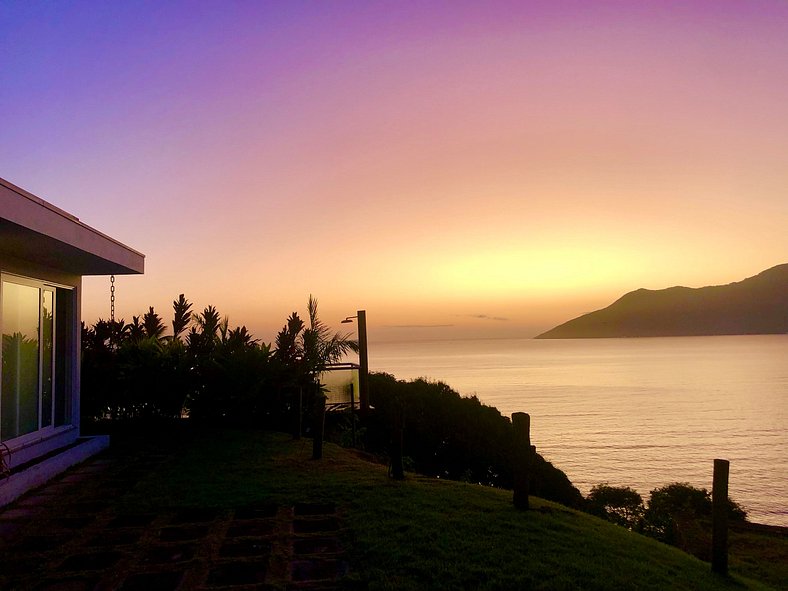 Casa na costeira com vista para o mar