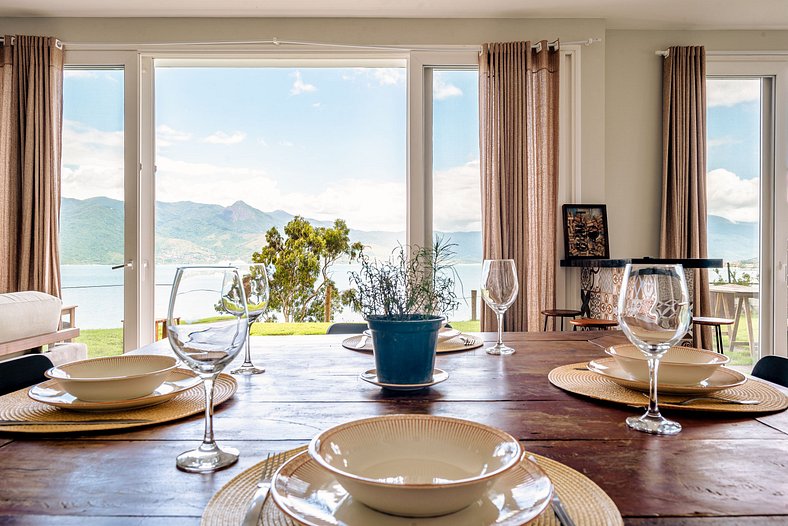 Casa na costeira com vista para o mar