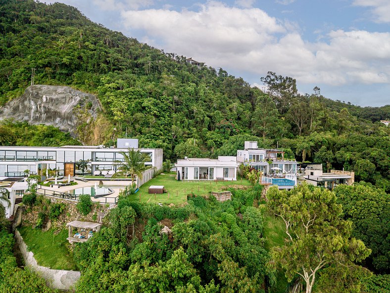 Casa na costeira com vista para o mar