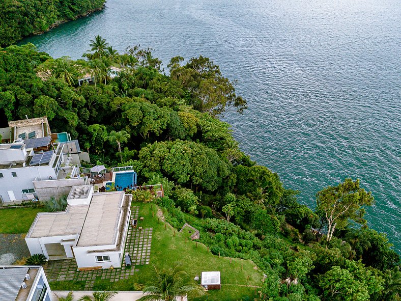 Casa na costeira com vista para o mar