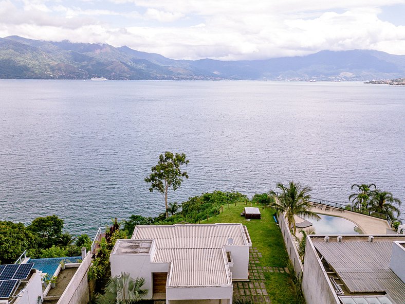 Casa na costeira com vista para o mar