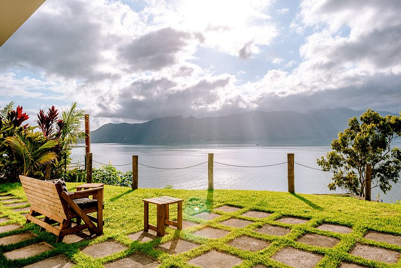 Casa na costeira com vista para o mar