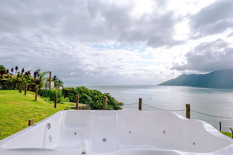 Casa na costeira com vista para o mar