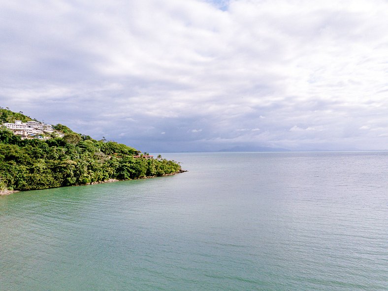 Casa na costeira com vista para o mar