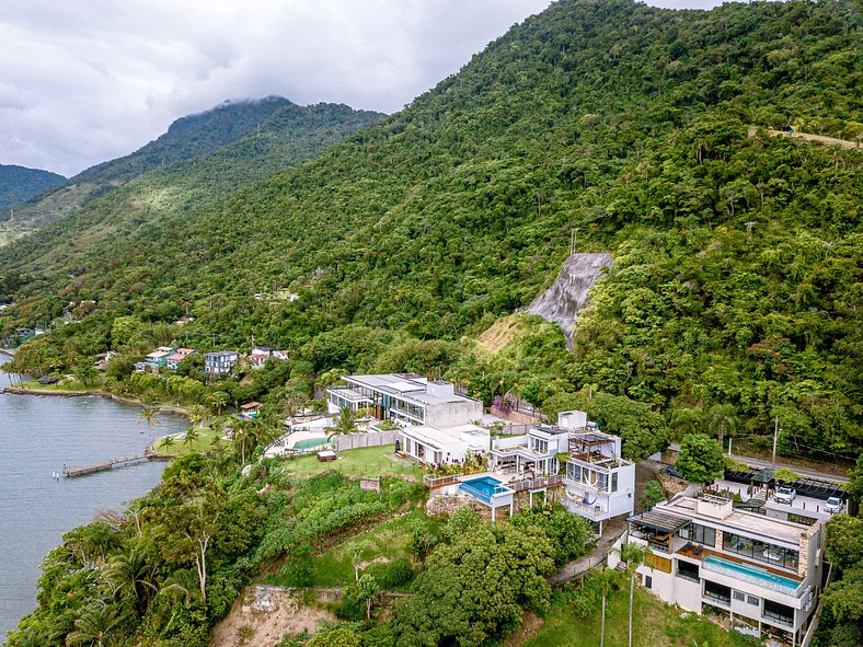 Casa na costeira com vista para o mar