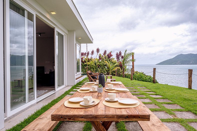 Casa na costeira com vista para o mar