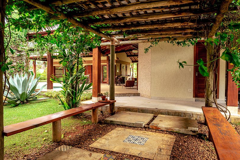 Deslumbrante casa de alto padrão na praia de Barequeçaba