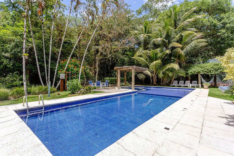 Paraíso com Piscina e Natureza em São Sebastião