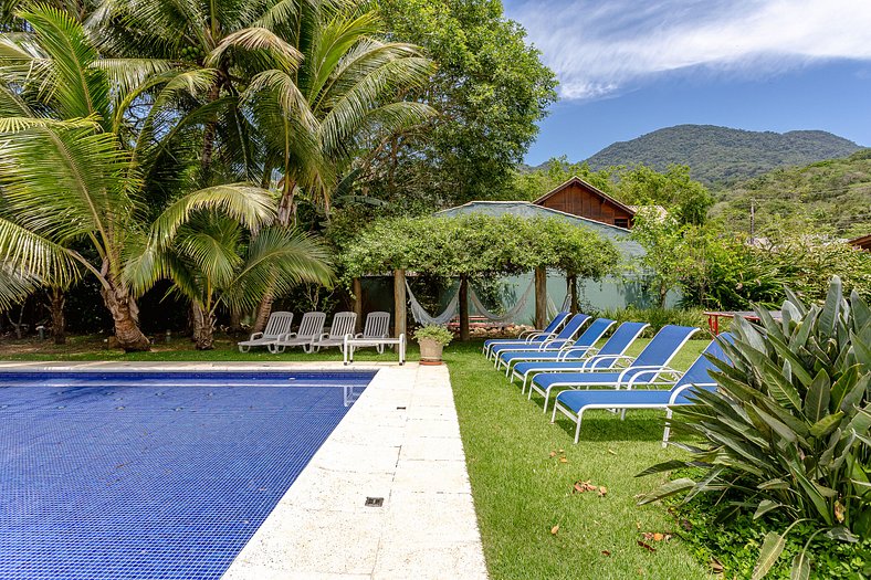 Paraíso com Piscina e Natureza em São Sebastião