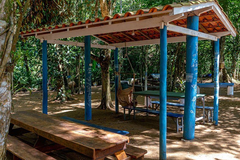 Paraíso com Piscina e Natureza em São Sebastião